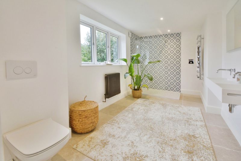 Ensuite- click for photo gallery